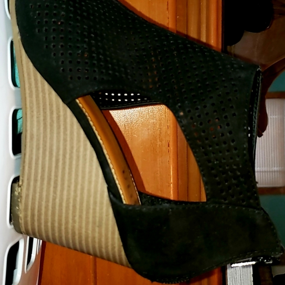 Heels - Picture 5 of 8